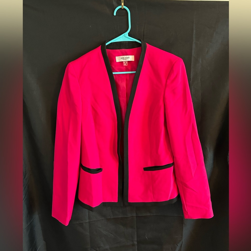 Jones Studio pink and black blazer